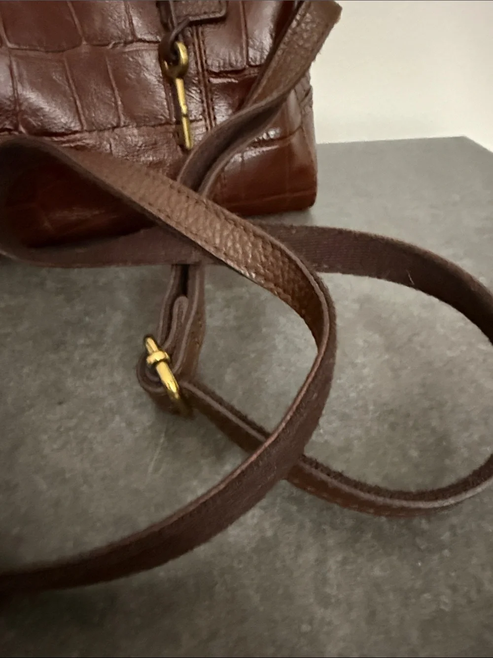 Preloved Fossil embossed leather satchel crossbody bag. Vintage